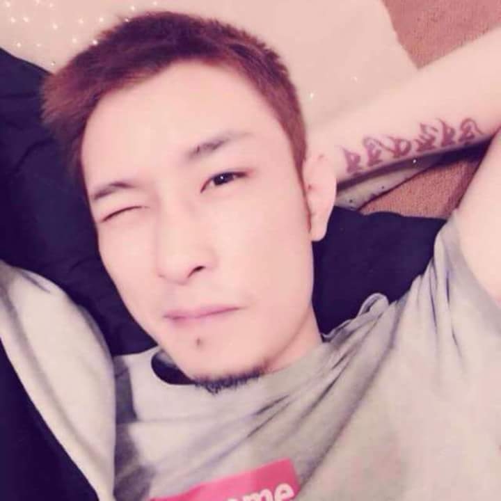 难得拥抱的第一张照片--唐山相亲服务中心