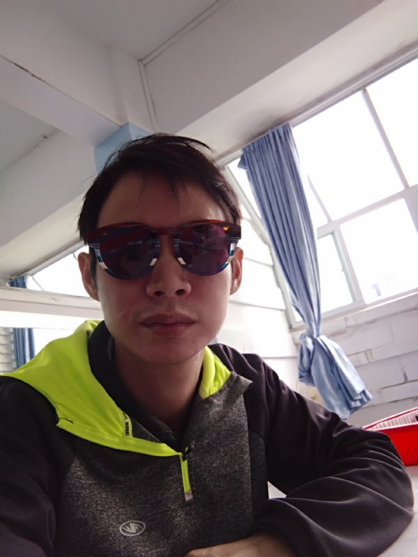 五华移民男的第一张照片--唐山相亲服务中心