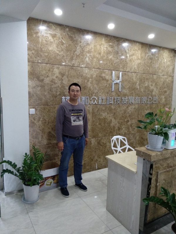 雨中的伞的第一张照片--唐山相亲服务中心