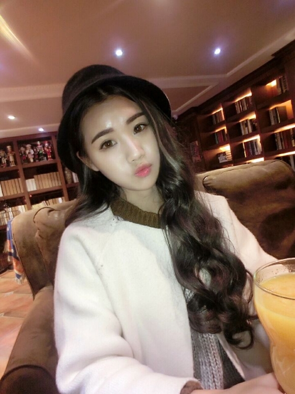 气质小妹的第三张照片--唐山相亲服务中心