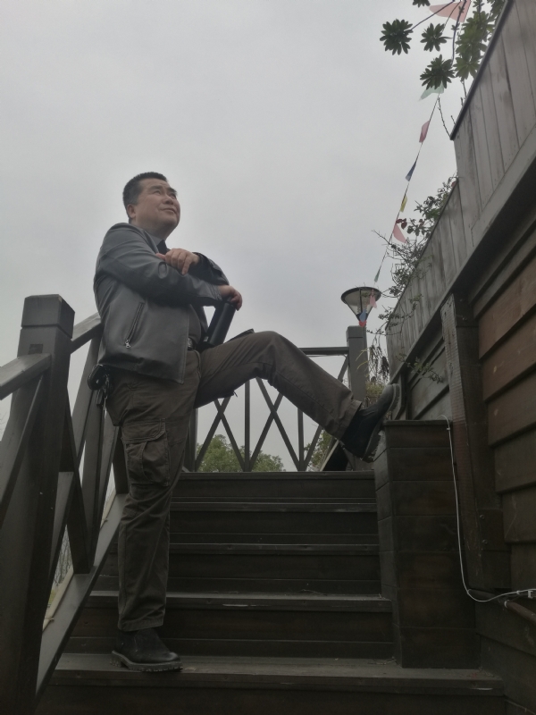 孤单背影的第一张照片--唐山相亲服务中心