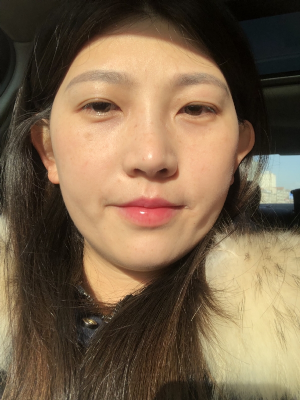 轻闭双眼的第一张照片--唐山相亲服务中心