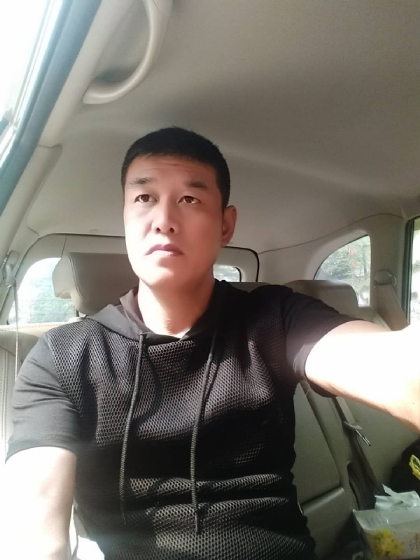 深爱的疯子的第一张照片--唐山相亲服务中心