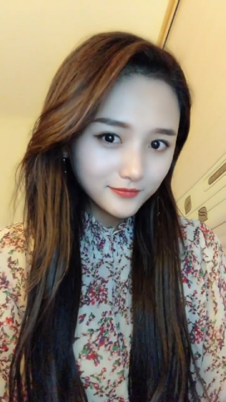 淡然一笑的第一张照片--唐山相亲服务中心