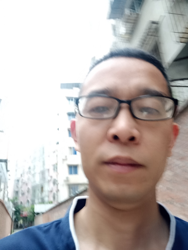 眼镜的第一张照片--唐山相亲服务中心