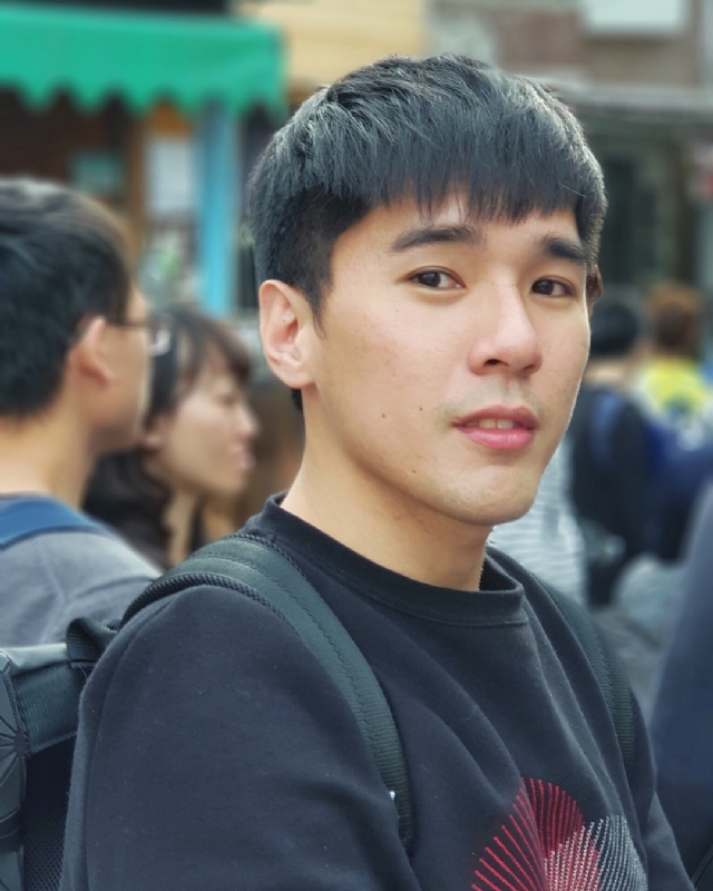 雨中孤独的第一张照片--唐山相亲服务中心