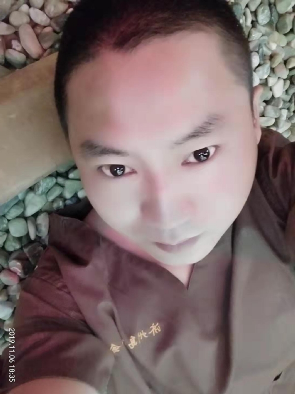 红枫叶的第一张照片--唐山相亲服务中心