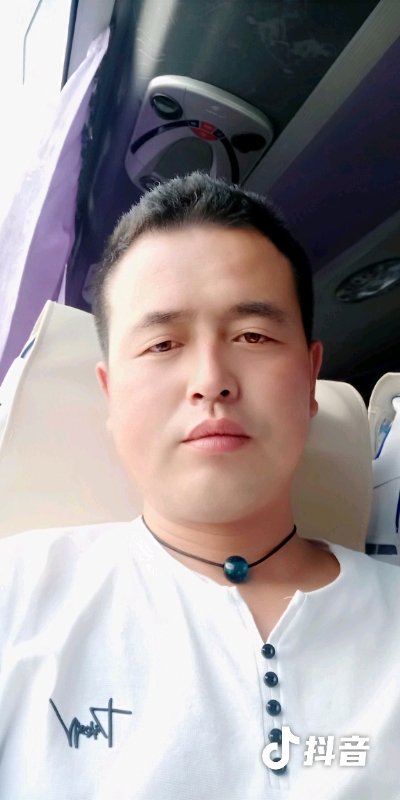 瞬间被爱上的第一张照片--唐山相亲服务中心