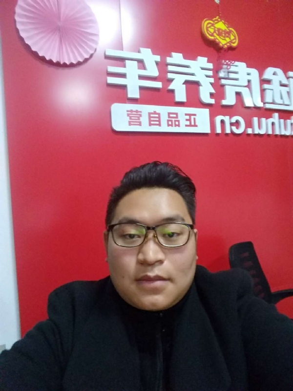 向上倾斜45度的第一张照片--唐山相亲服务中心