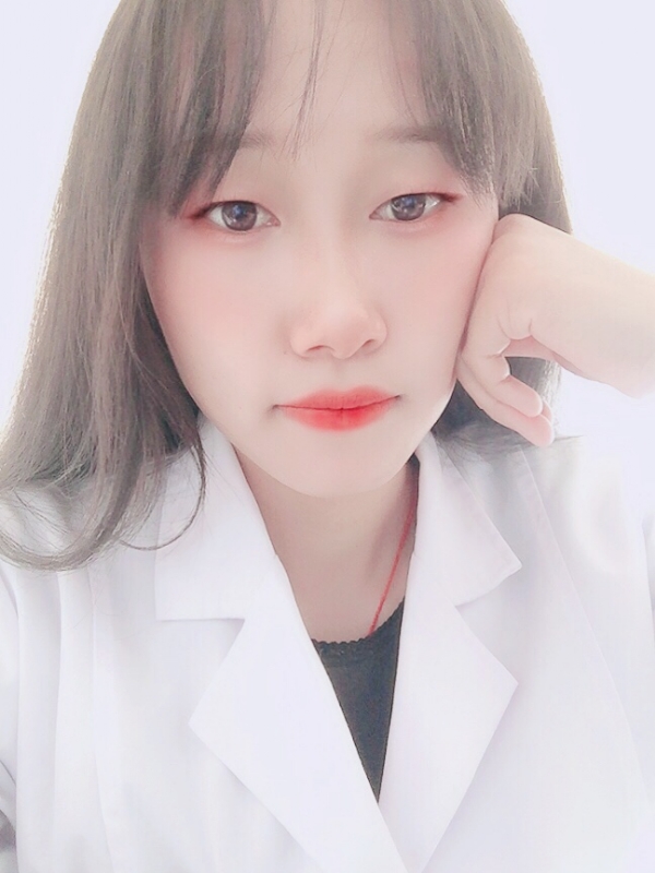 白婚纱的第一张照片--唐山相亲服务中心