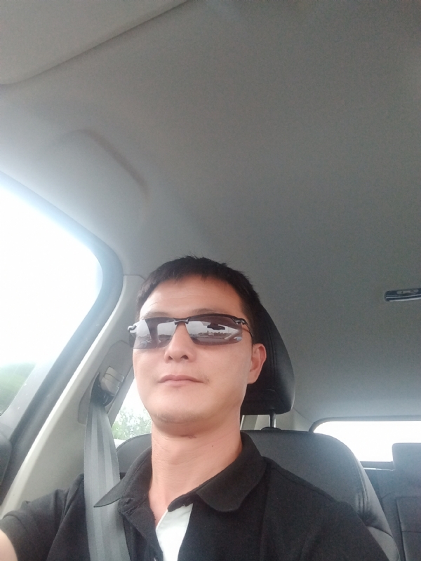 孤独的男人的第二张照片--唐山相亲服务中心