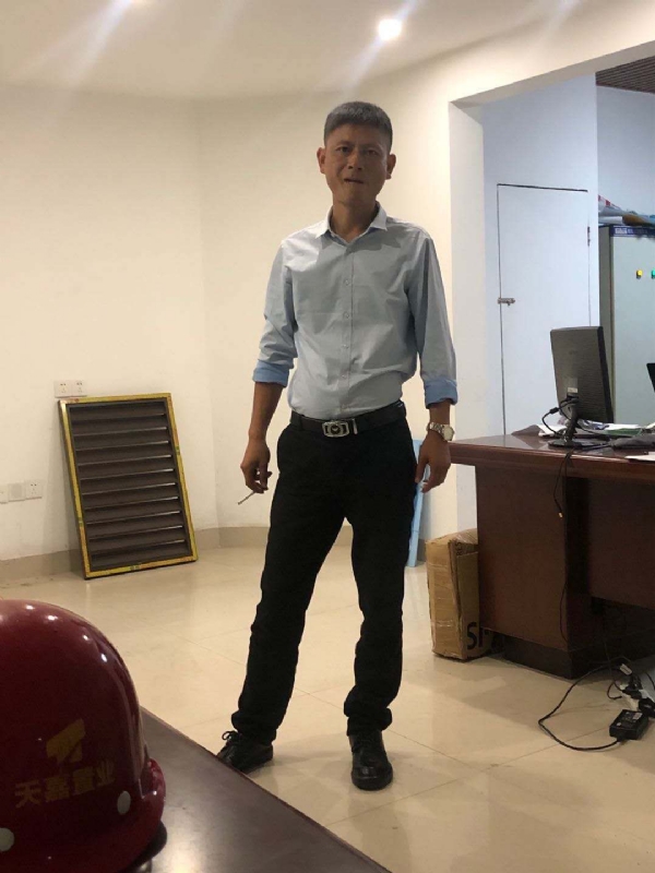 郁闷之中的第一张照片--唐山相亲服务中心