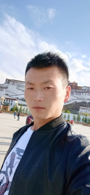 阳光下的小草的第二张照片--唐山相亲服务中心