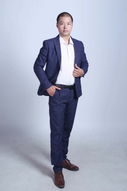 努力的青年的第一张照片--唐山相亲服务中心