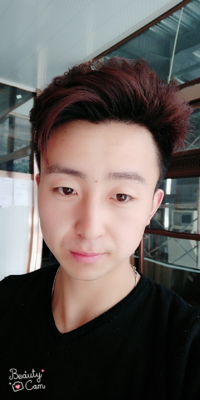 拼命微笑的第三张照片--唐山相亲服务中心