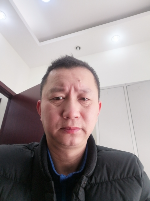 相视而笑的第一张照片--唐山相亲服务中心