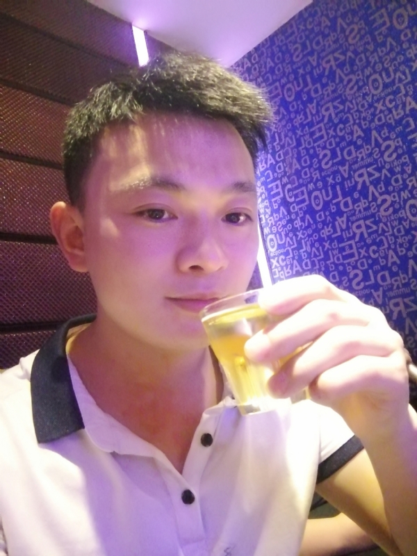 幸福的拥抱的第一张照片--唐山相亲服务中心