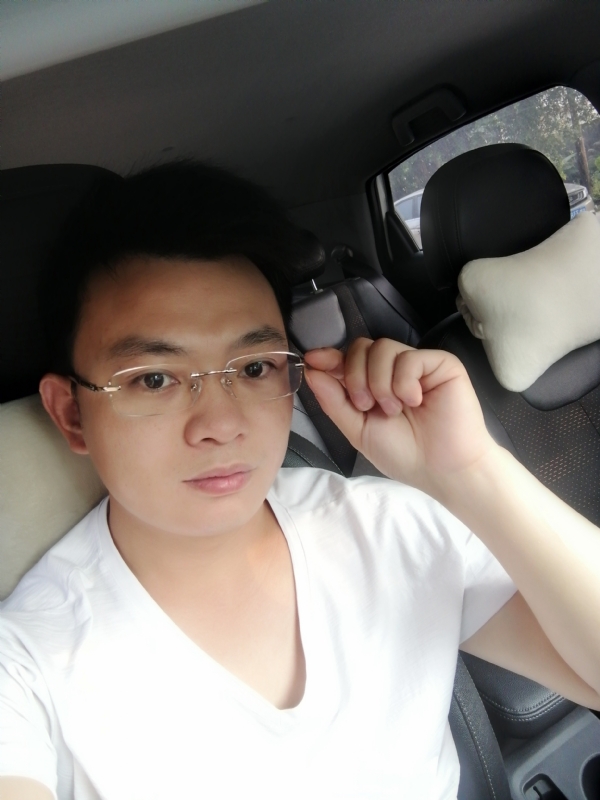 幸福的拥抱的第二张照片--唐山相亲服务中心