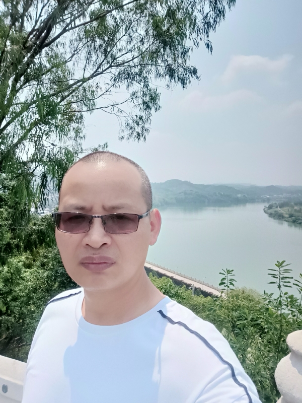 随缘随性的第一张照片--唐山相亲服务中心