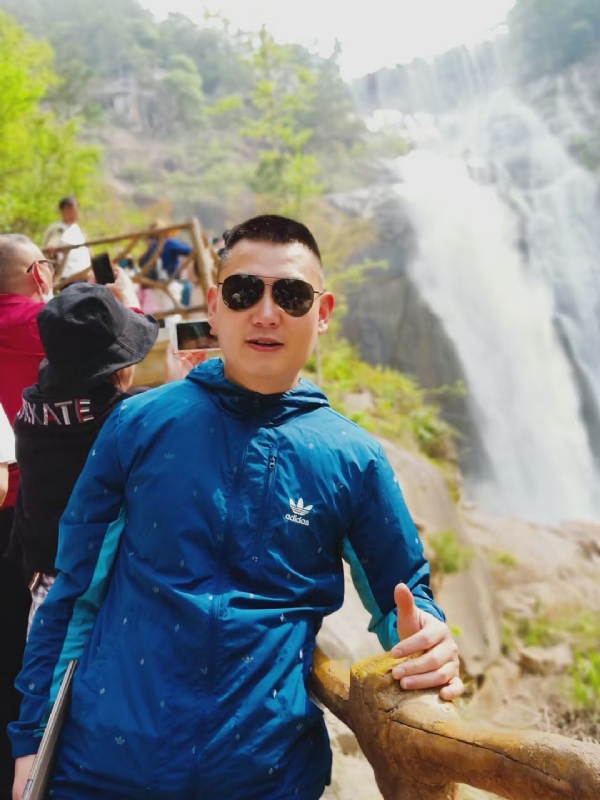 钟爱一生的第一张照片--唐山相亲服务中心