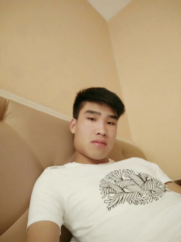 谁不曾孤单上路的第一张照片--唐山相亲服务中心