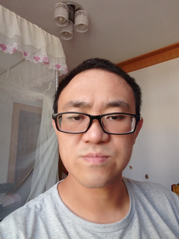 小涨常鸿的第一张照片--唐山相亲服务中心