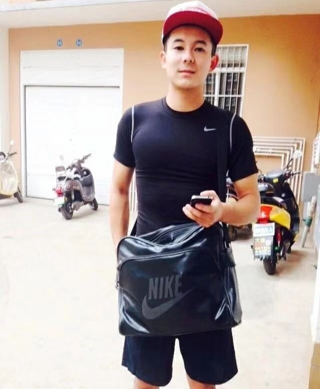 花花是只狗的第一张照片--唐山相亲服务中心