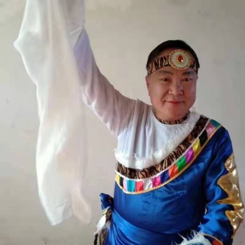 走在冷风中的第一张照片--唐山相亲服务中心