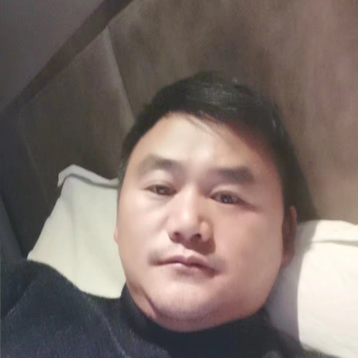 奔跑的第三张照片--唐山相亲服务中心