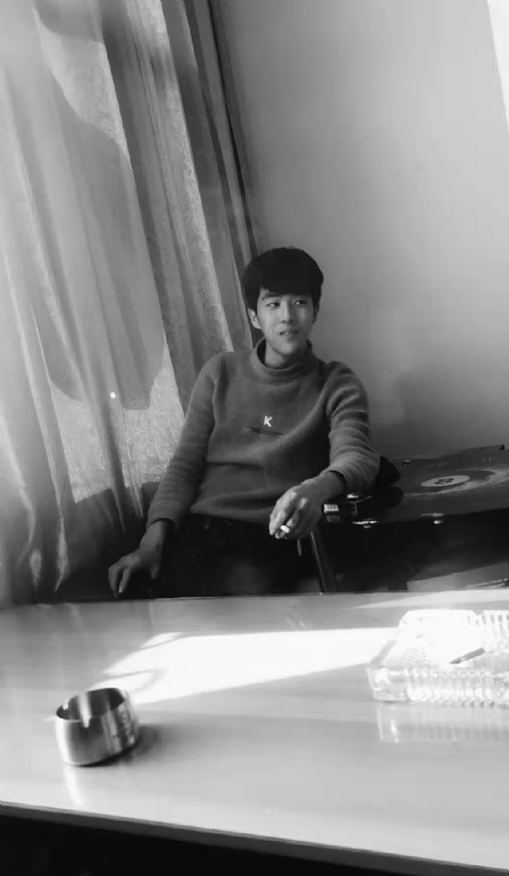 酷似小丑的第二张照片--唐山相亲服务中心