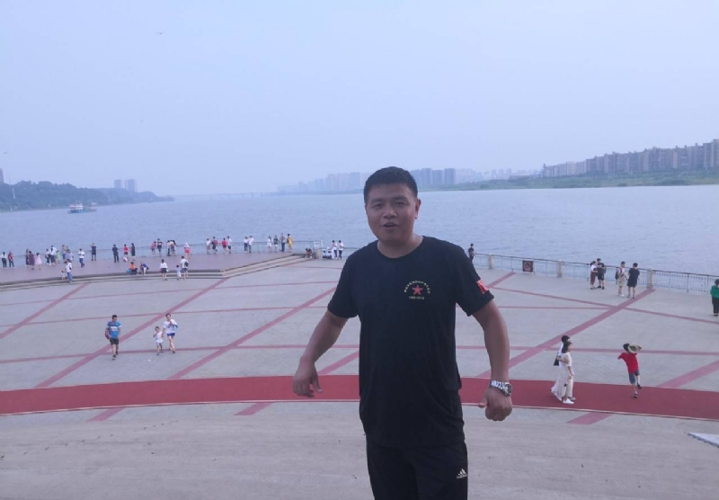 曾经心疼的我的第一张照片--唐山相亲服务中心