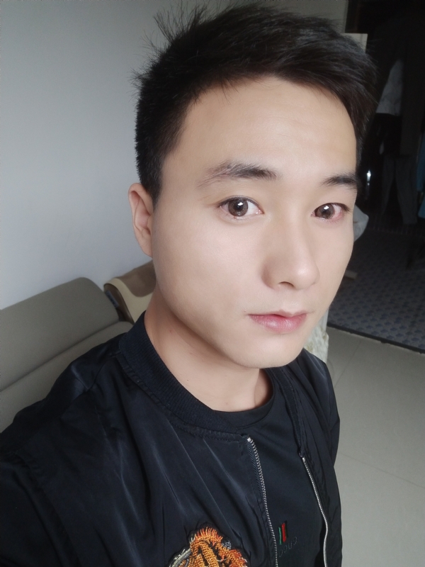 何凡的第三张照片--唐山相亲服务中心