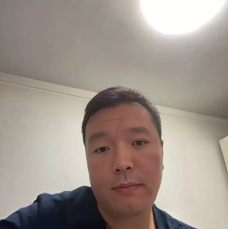 穿唐装的松鼠的第一张照片--唐山相亲服务中心