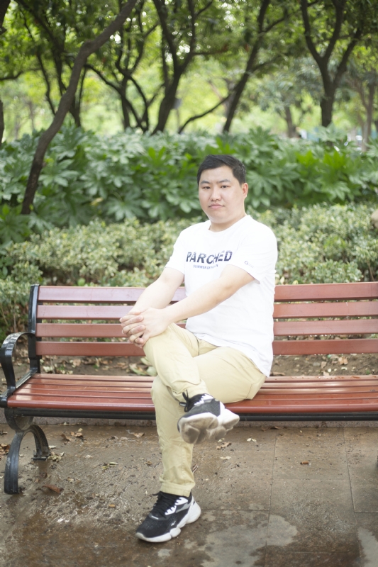 抱着鱼睡觉的猫的第一张照片--唐山相亲服务中心