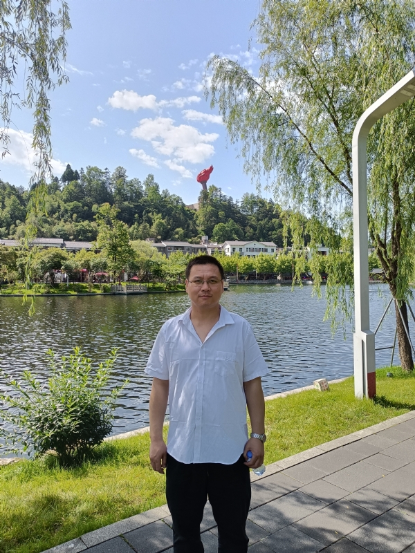 风雨相伴的第一张照片--唐山相亲服务中心