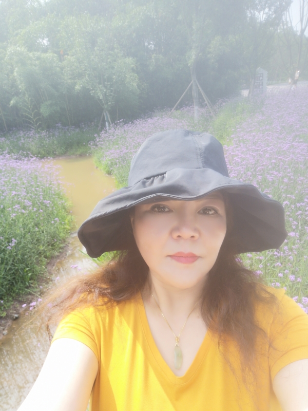 宛霞的第三张照片--唐山相亲服务中心