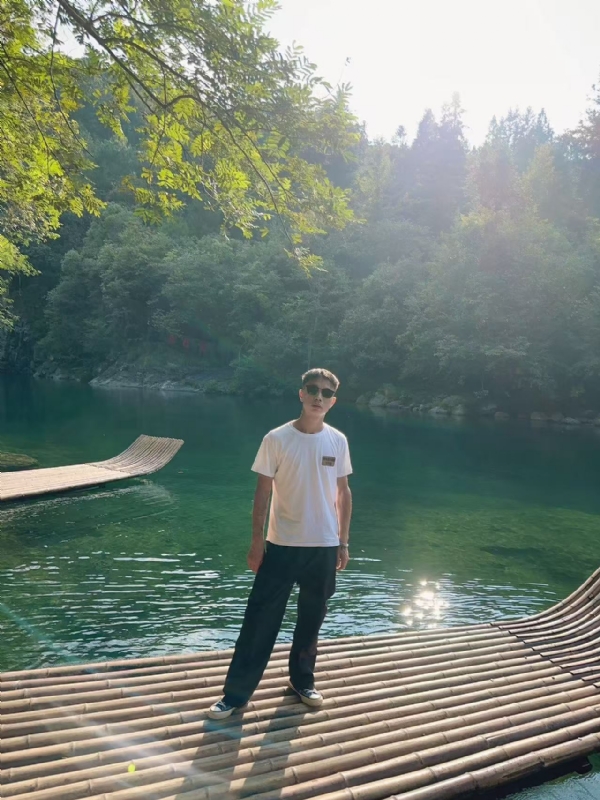 林言的第二张照片--唐山相亲服务中心