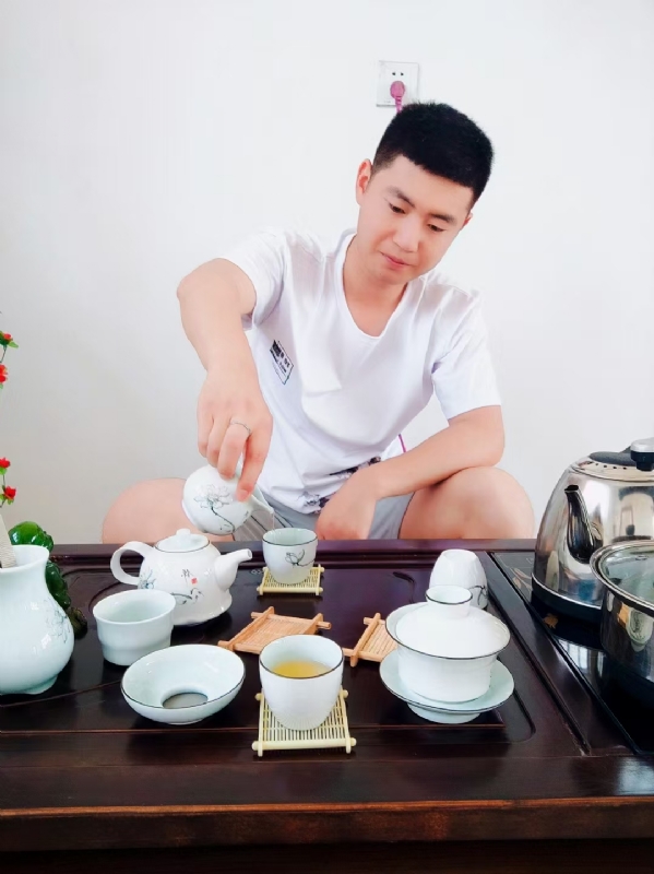 日月的第三张照片--唐山相亲服务中心