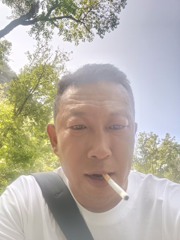 中年大叔的第一张照片--唐山相亲服务中心